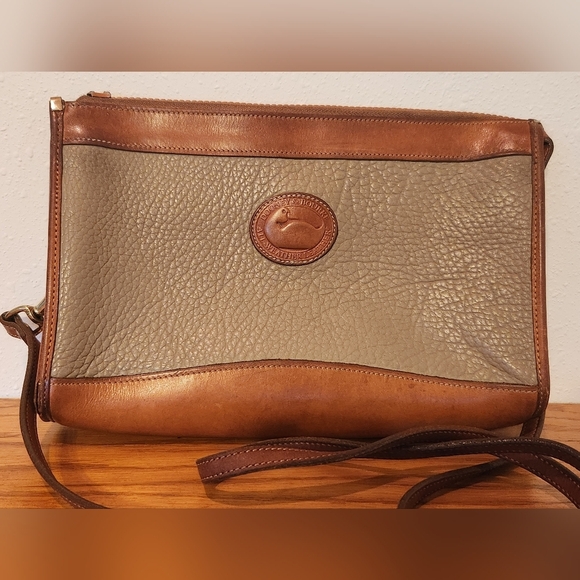 Dooney and Bourke very VINTAGE Bag. NEEDS TLC - Picture 3 of 10